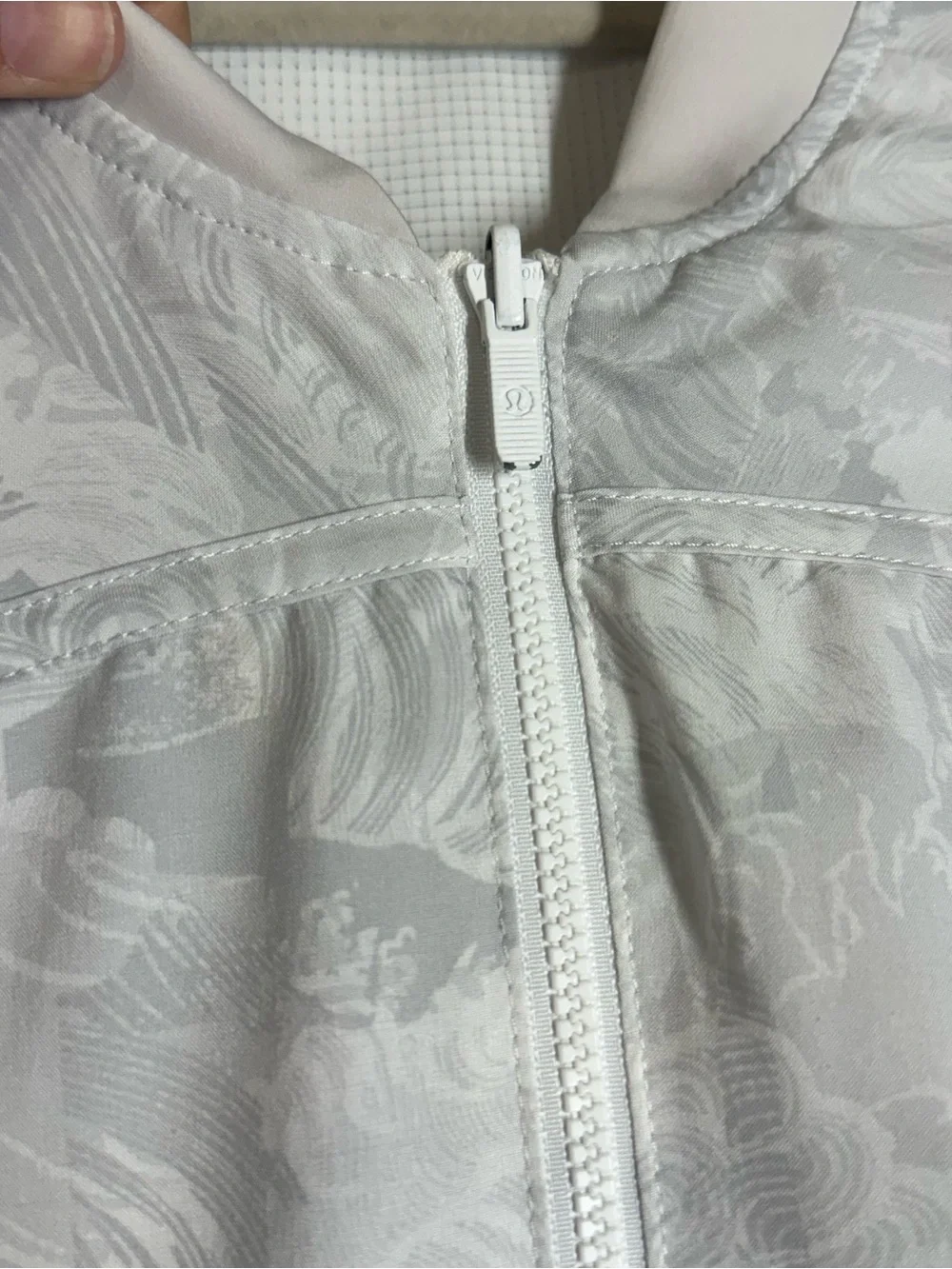 Lululemon Bomb Around Reversible Jacket White/Grey